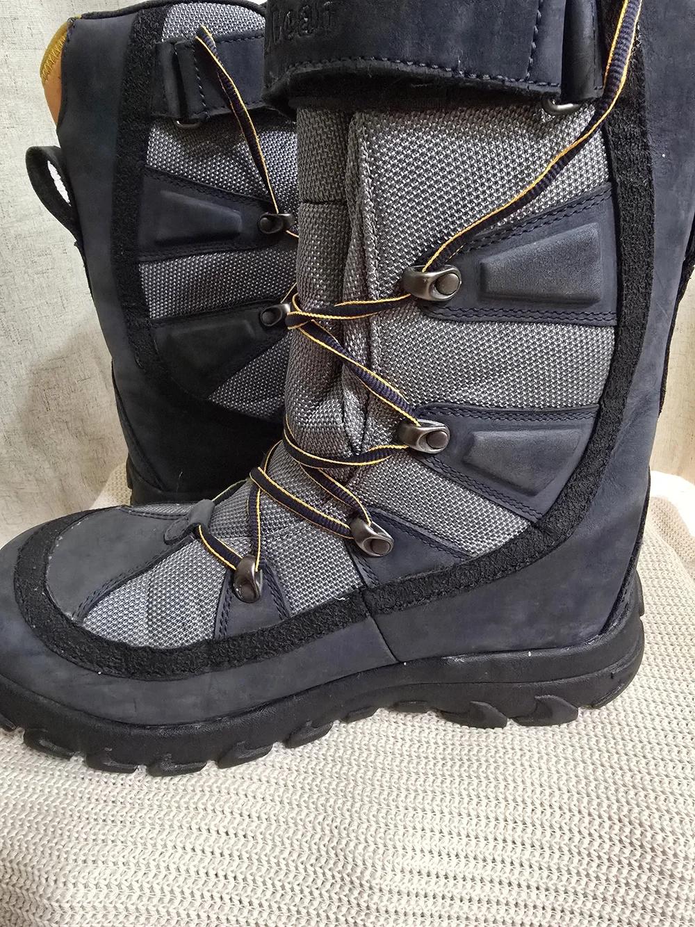 L.L. Bean Men's Gray and Blue Insulated Snow Boots